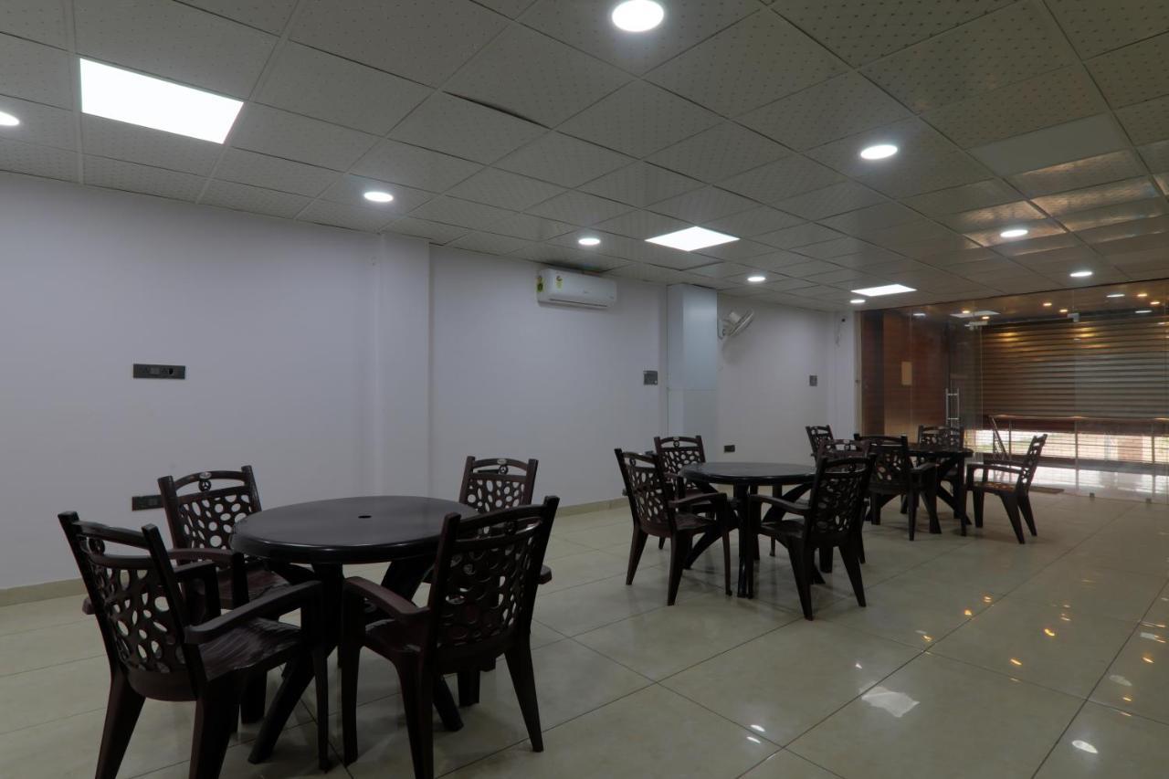 Shri Tirupati Residency Hotel Lakhnau Kültér fotó